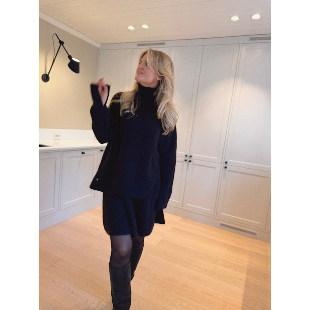 RAH  Betty short skirt