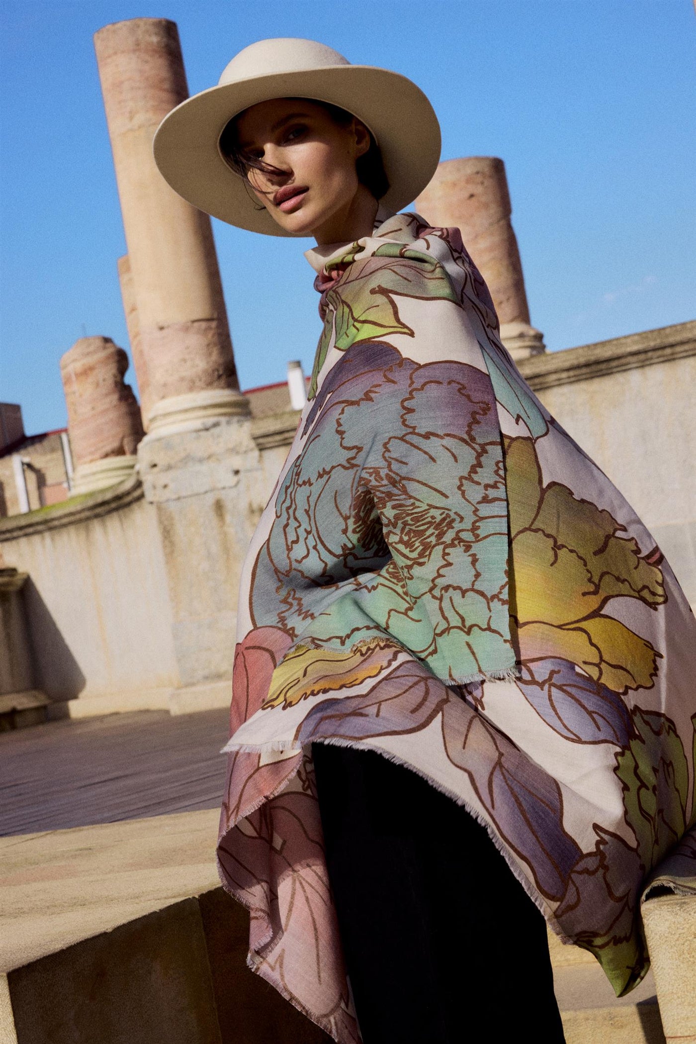Katrin Uri  Timeless cream scarf