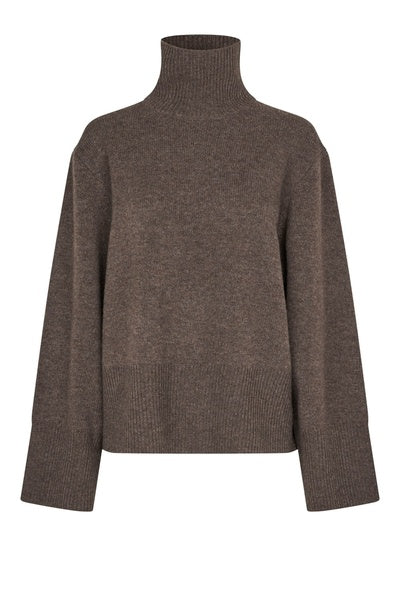 Second Female  Alpha Knit T-neck