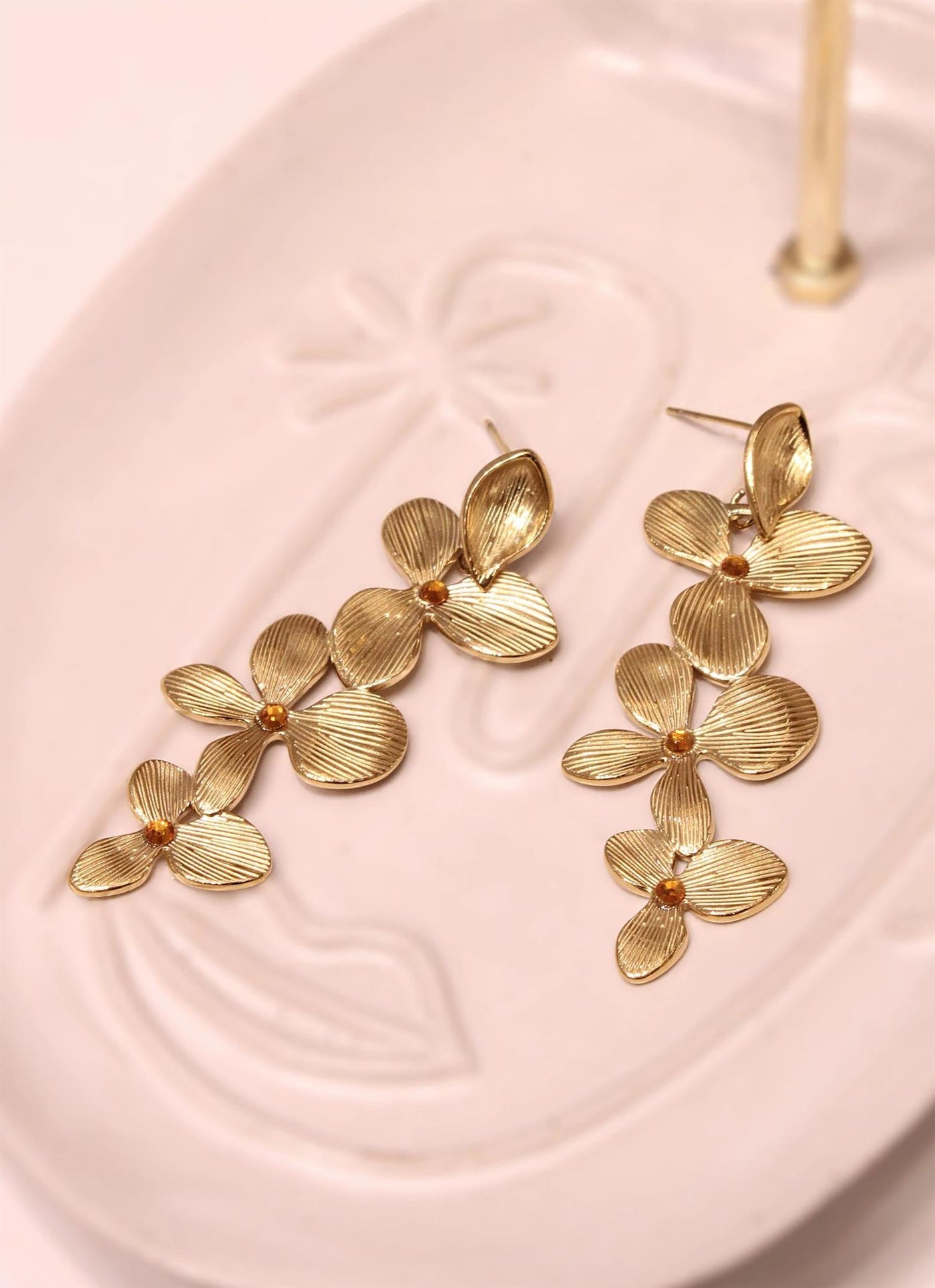Elle & Rosa  Engraved foliage dangling earrings