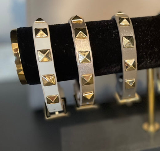 Leather stud bracelet / Silver Metallic w gold