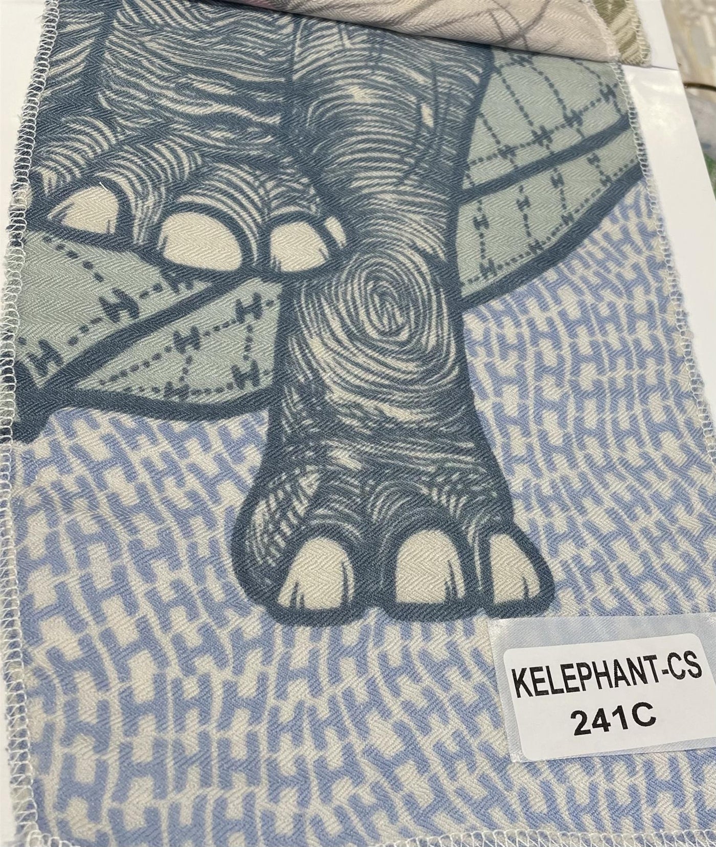 Kelephant-cs Scarf Elephant + H print